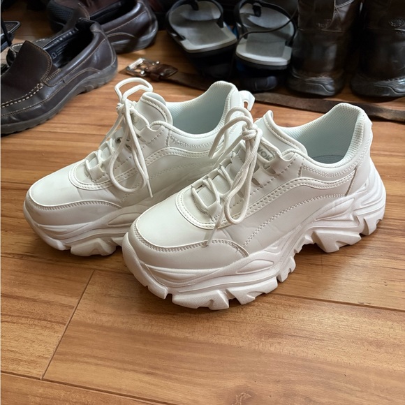 Women's Chunky White Sneakers - Picture 1 of 2